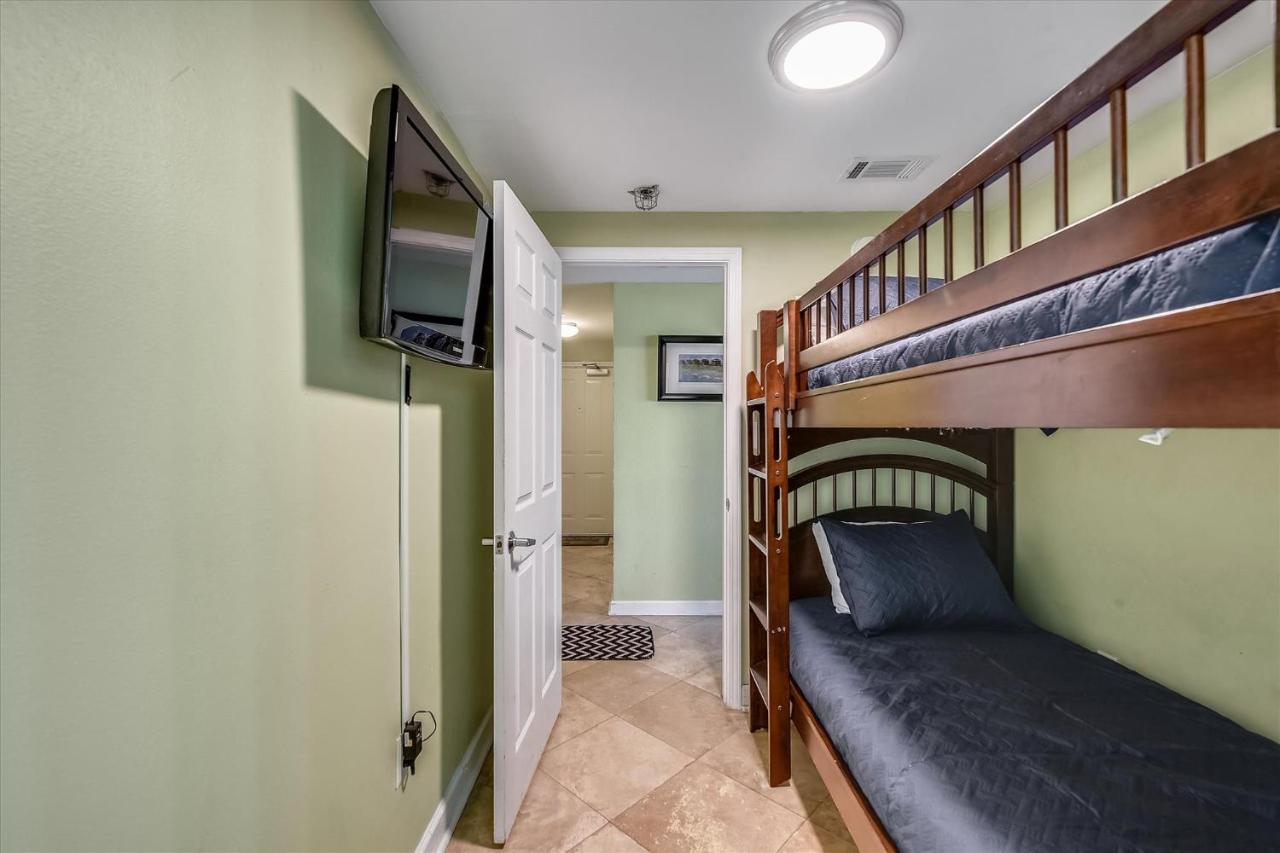 Apartment Shores Of Panama 204 - 2nd Floor 2 Bedroom Sleeps 8, Same Floor Reserved Parking, Free Fun