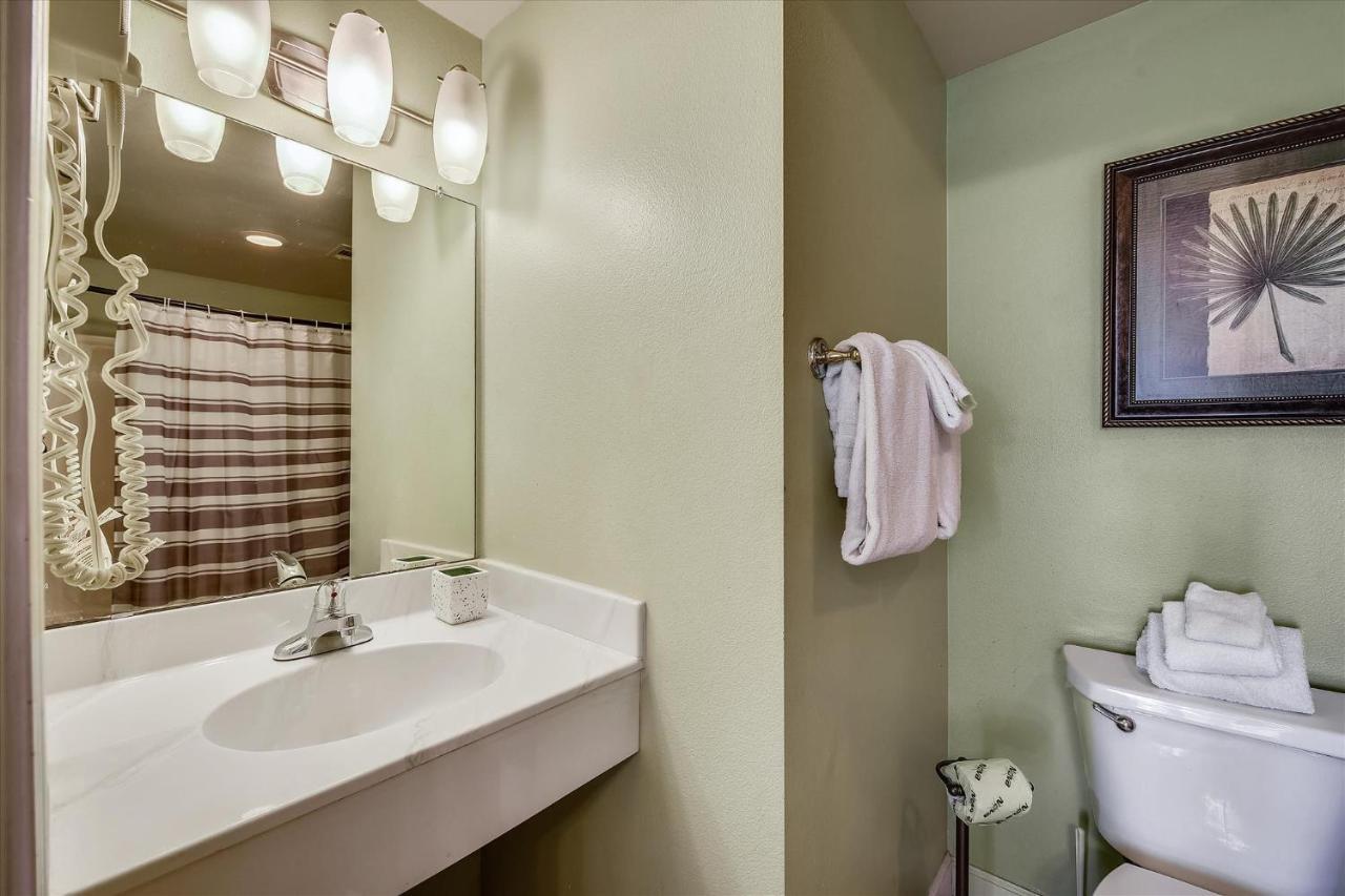 Shores Of Panama 204 - 2nd Floor 2 Bedroom Sleeps 8, Same Floor Reserved Parking, Free Fun Panama City Beach
